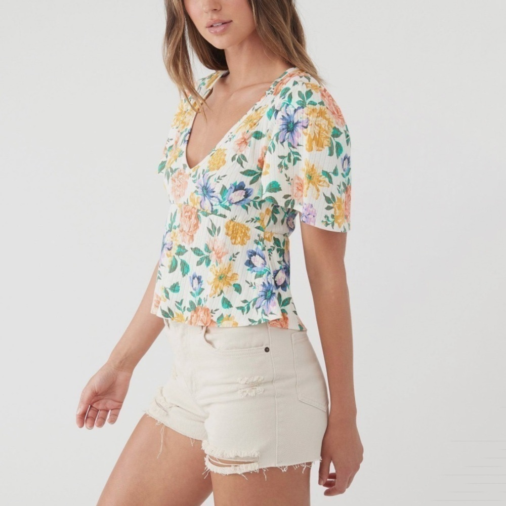 NWT O’Neill Westin Floral Flutter Sleeve V-Neck Peplum Top - Picture 3 of 9